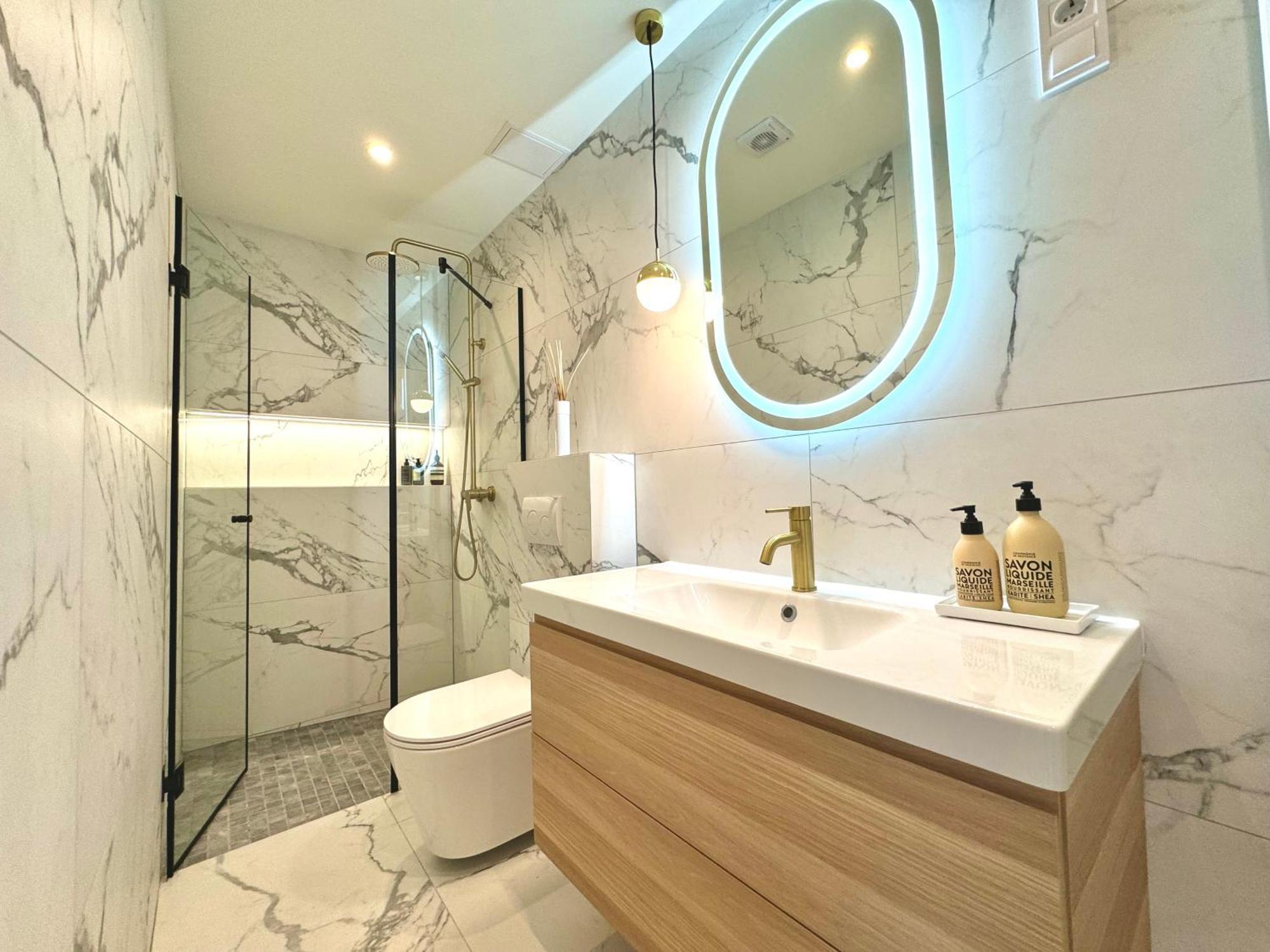 Buda Retreat - Modern 2br *